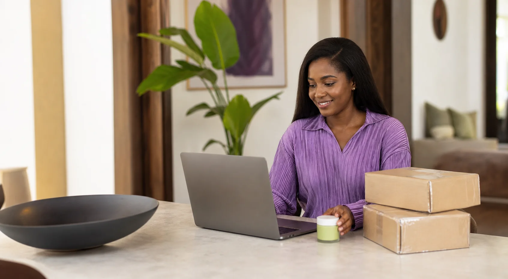 A HUBCIER customer reviewing a product purchase at home